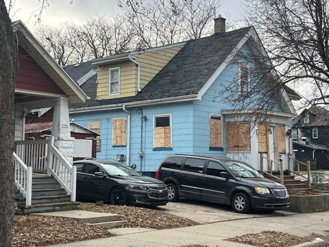 Photo of 1987 W Melvina St, Milwaukee, WI 53206 (MLS # 1952961)