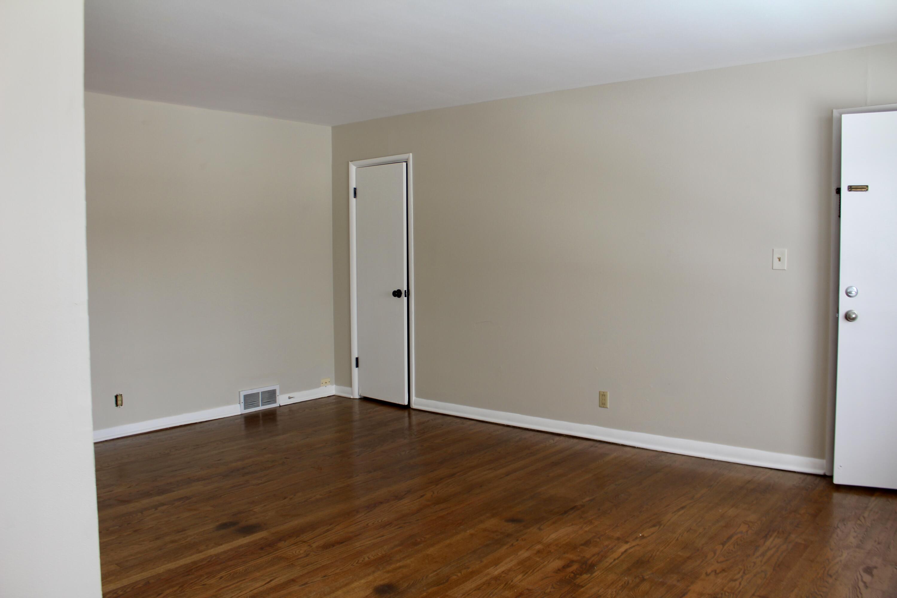 Milwaukee, Wisconsin 53225, United States, 2 Bedrooms Bedrooms, ,1 BathroomBathrooms,Residential,Active,3614