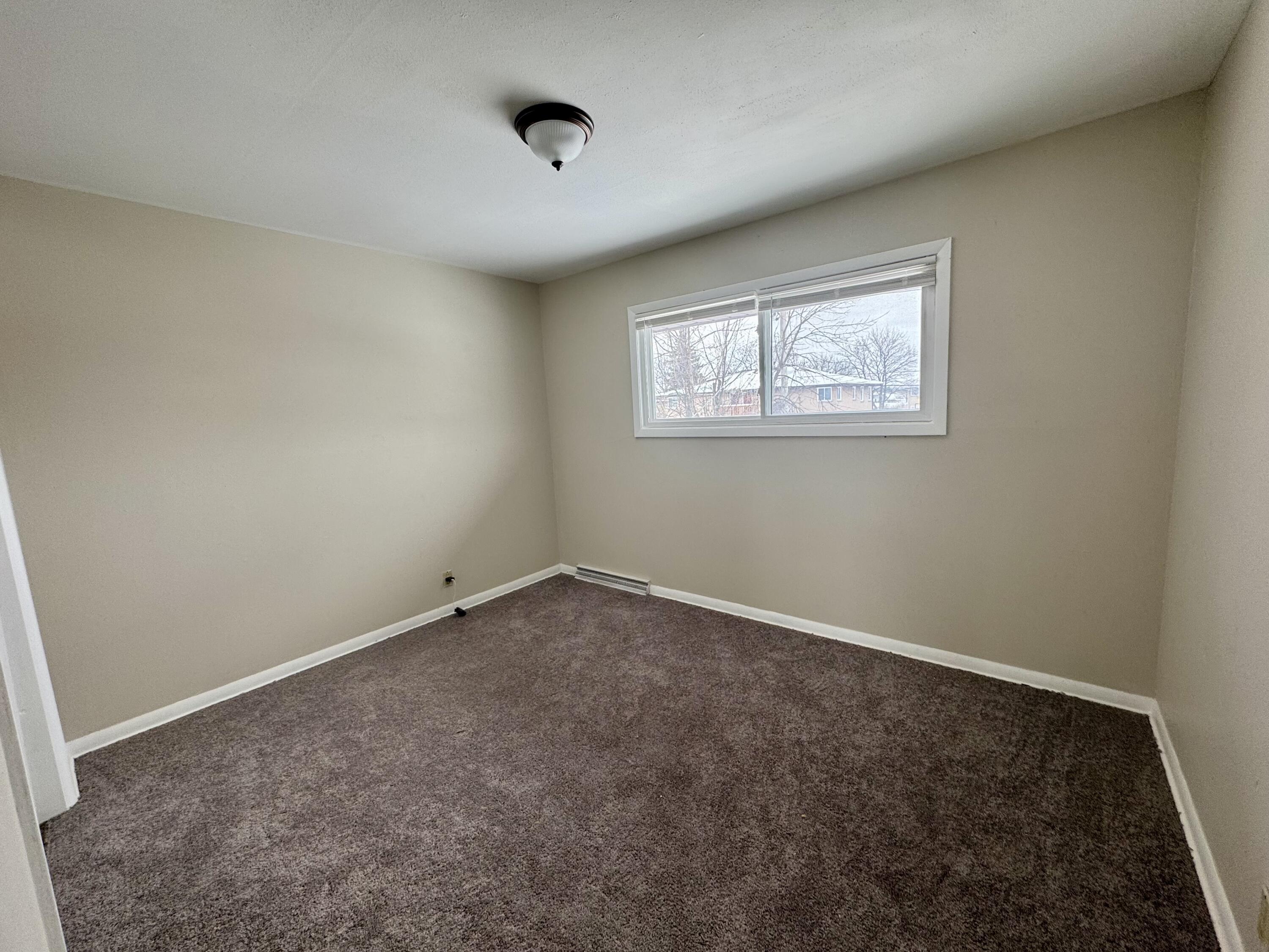 Milwaukee, Wisconsin 53225, United States, 2 Bedrooms Bedrooms, ,1 BathroomBathrooms,Residential,Active,3614