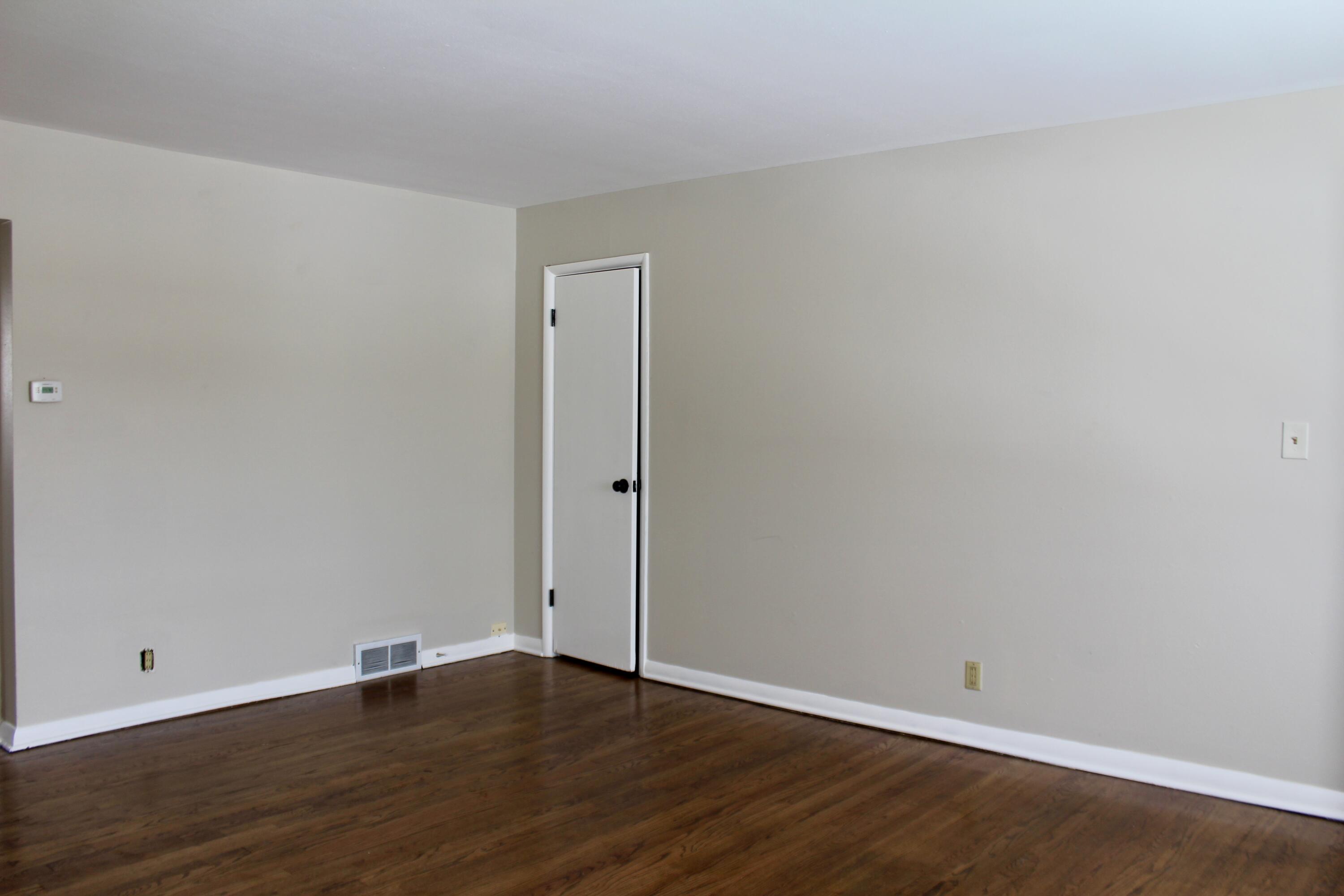 Milwaukee, Wisconsin 53225, United States, 2 Bedrooms Bedrooms, ,1 BathroomBathrooms,Residential,Active,3614