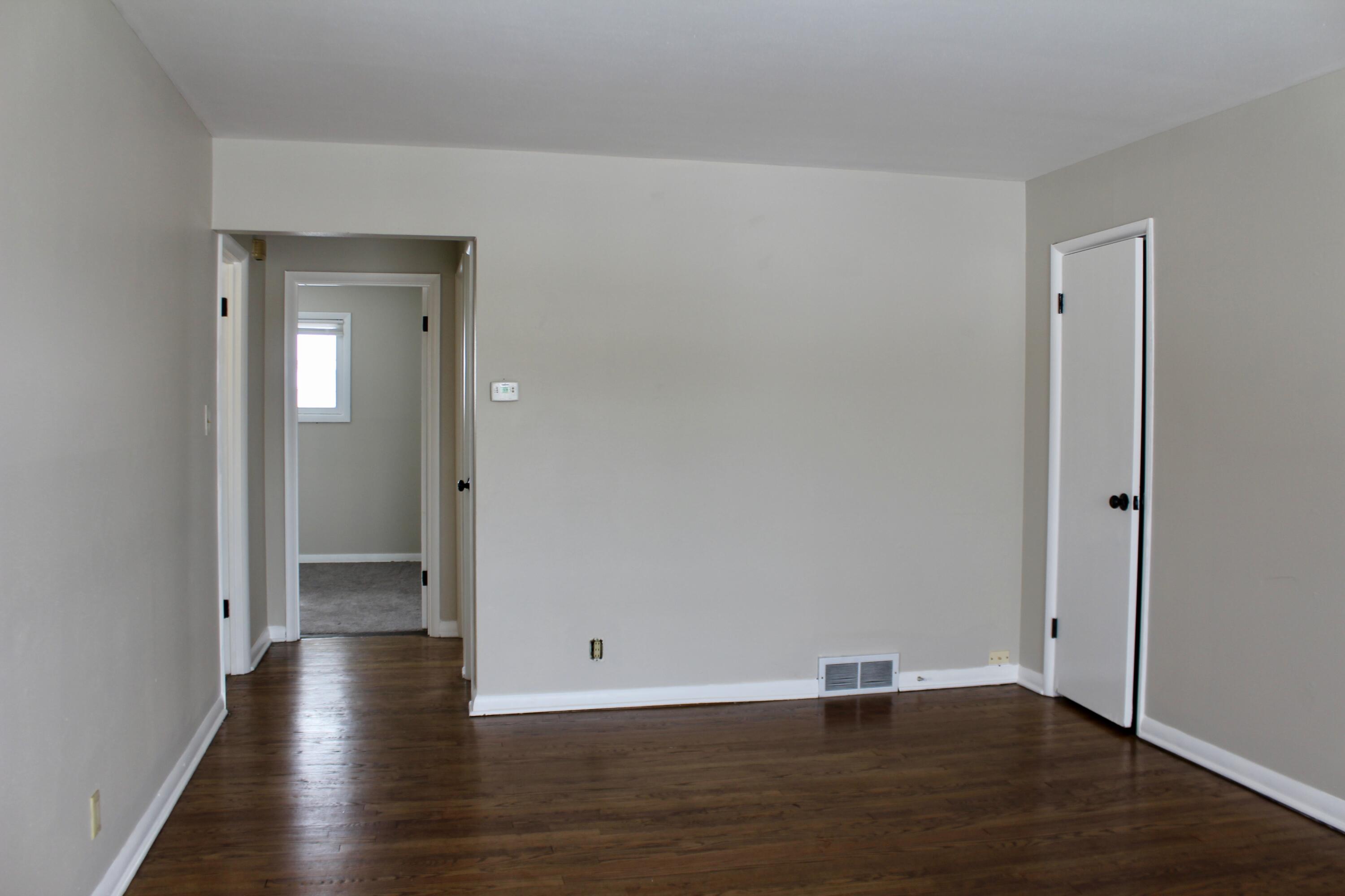 Milwaukee, Wisconsin 53225, United States, 2 Bedrooms Bedrooms, ,1 BathroomBathrooms,Residential,Active,3614