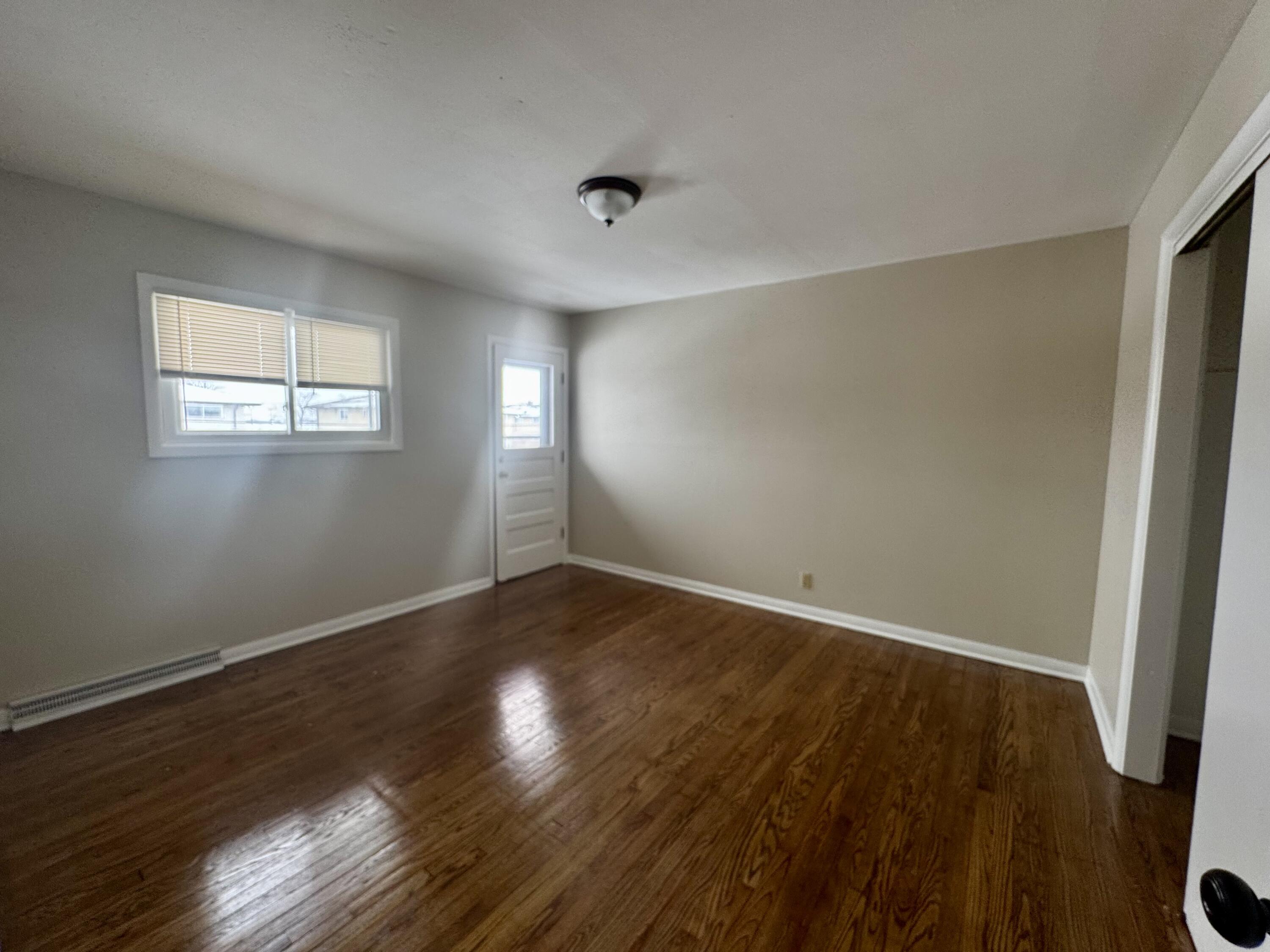 Milwaukee, Wisconsin 53225, United States, 2 Bedrooms Bedrooms, ,1 BathroomBathrooms,Residential,Active,3614