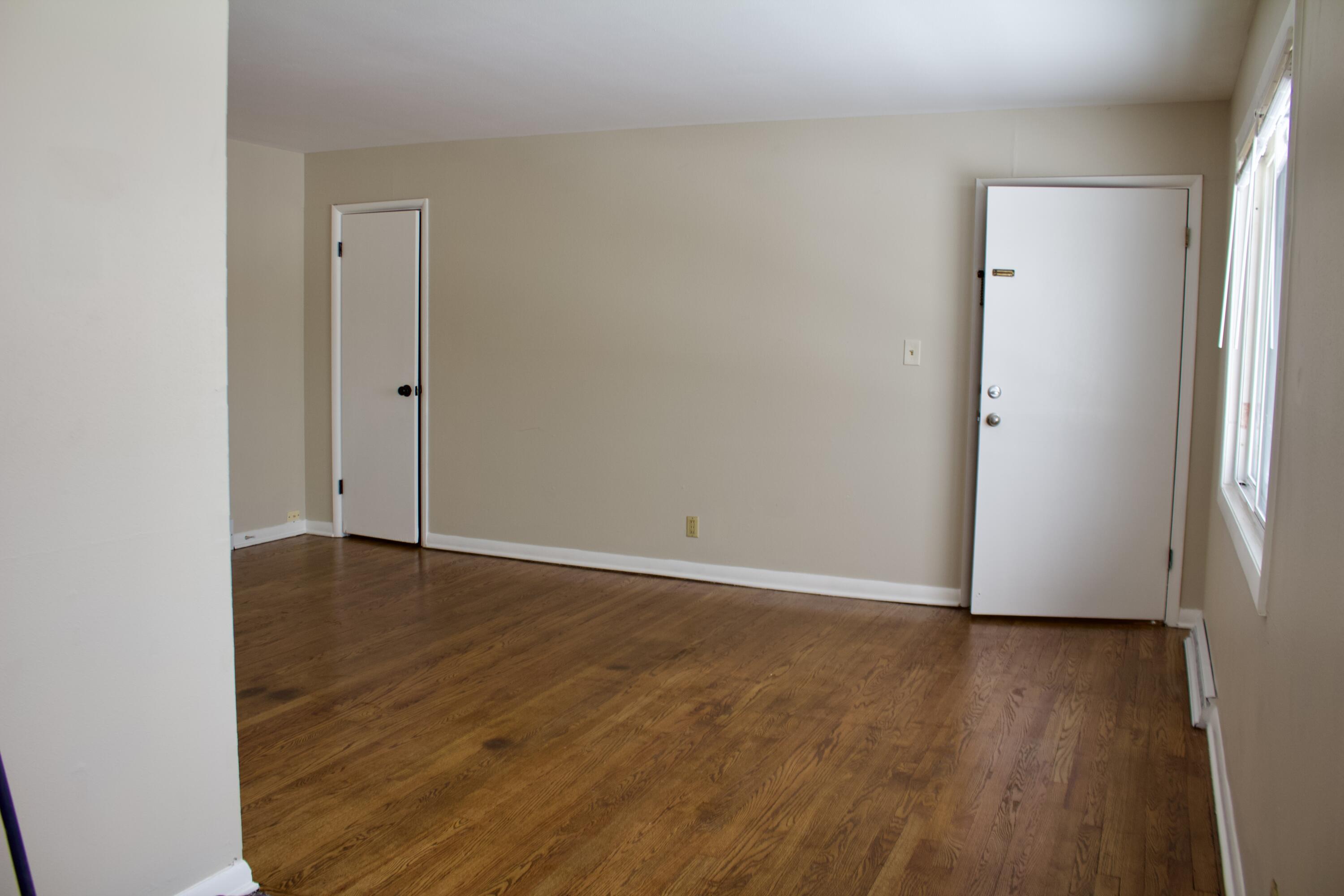 Milwaukee, Wisconsin 53225, United States, 2 Bedrooms Bedrooms, ,1 BathroomBathrooms,Residential,Active,3614