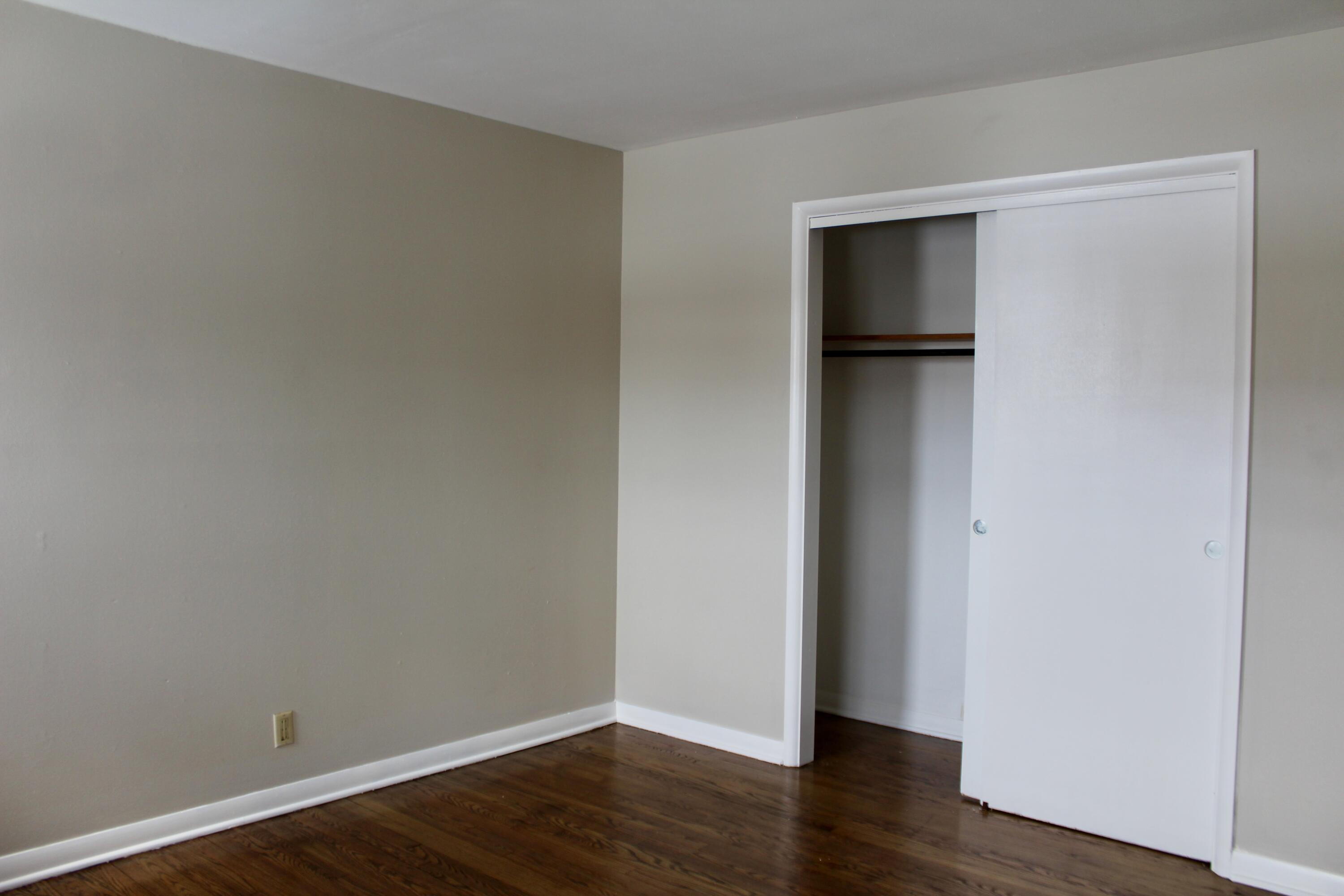 Milwaukee, Wisconsin 53225, United States, 2 Bedrooms Bedrooms, ,1 BathroomBathrooms,Residential,Active,3614