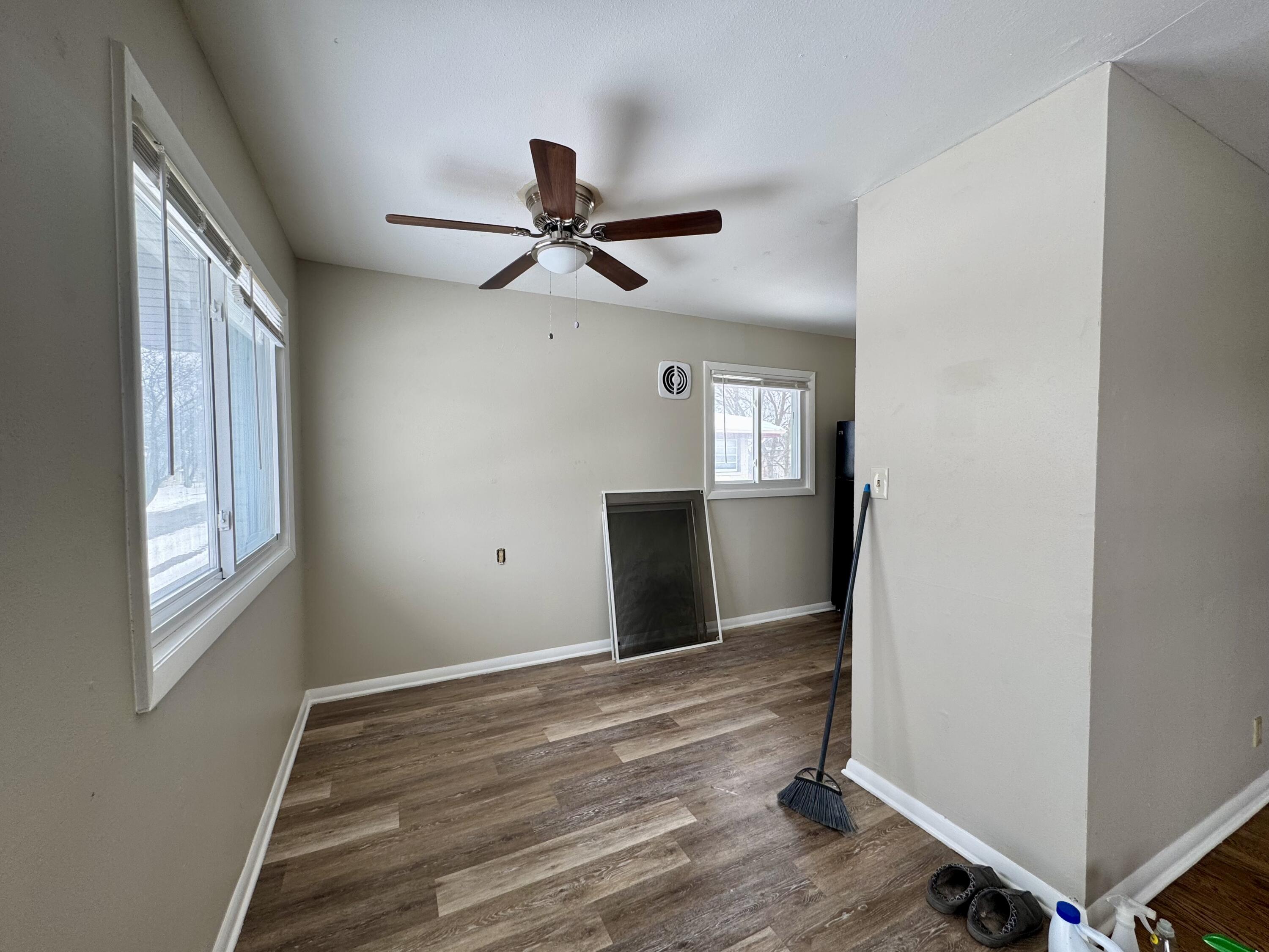 Milwaukee, Wisconsin 53225, United States, 2 Bedrooms Bedrooms, ,1 BathroomBathrooms,Residential,Active,3614