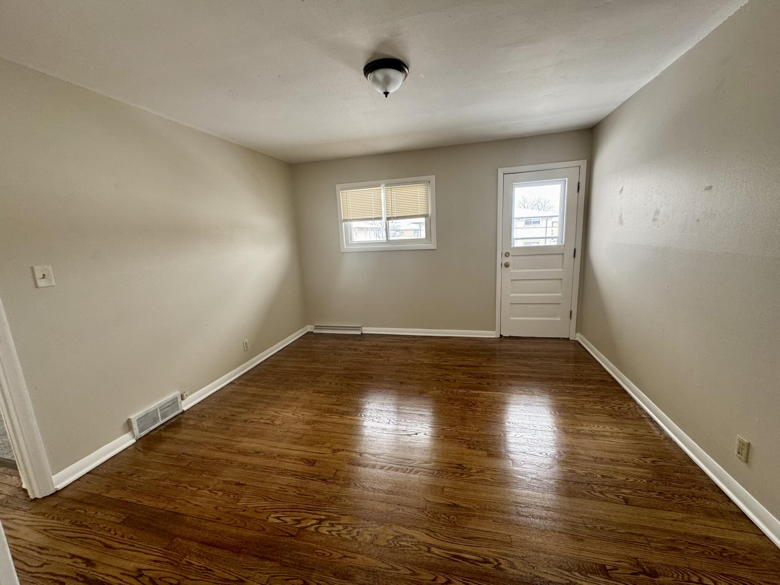 Milwaukee, Wisconsin 53225, United States, 2 Bedrooms Bedrooms, ,1 BathroomBathrooms,Residential,Active,3614