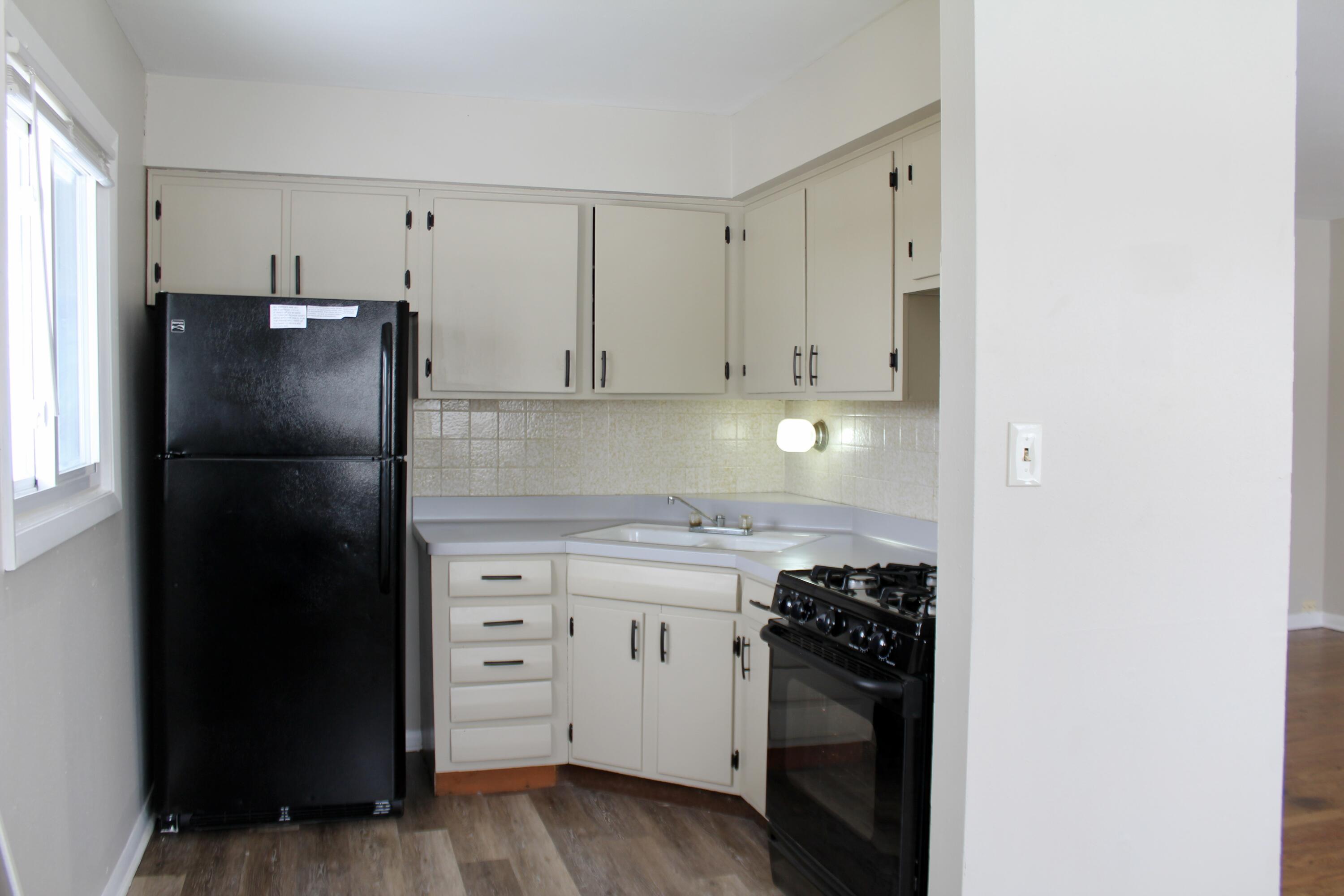 Milwaukee, Wisconsin 53225, United States, 2 Bedrooms Bedrooms, ,1 BathroomBathrooms,Residential,Active,3614