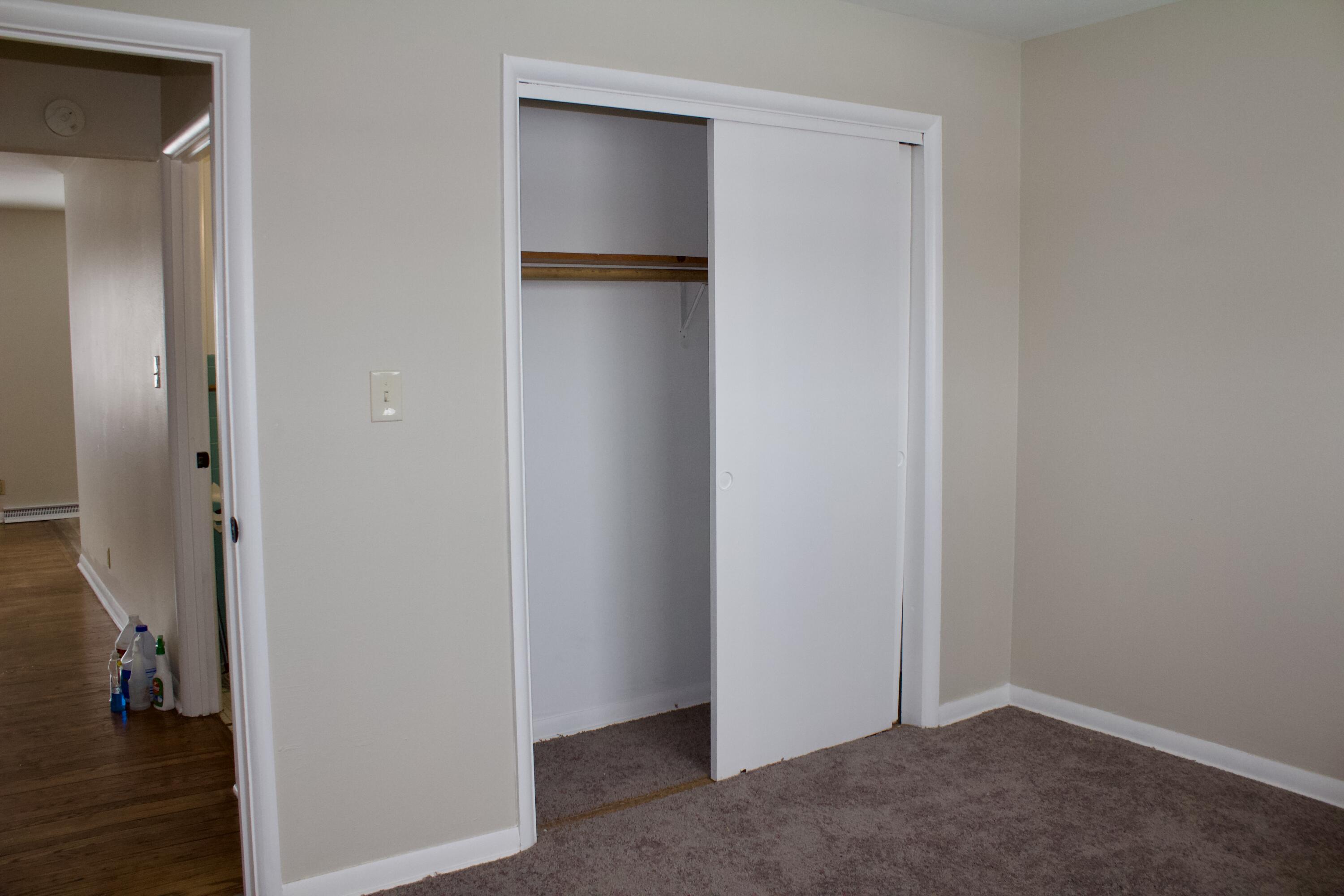 Milwaukee, Wisconsin 53225, United States, 2 Bedrooms Bedrooms, ,1 BathroomBathrooms,Residential,Active,3614