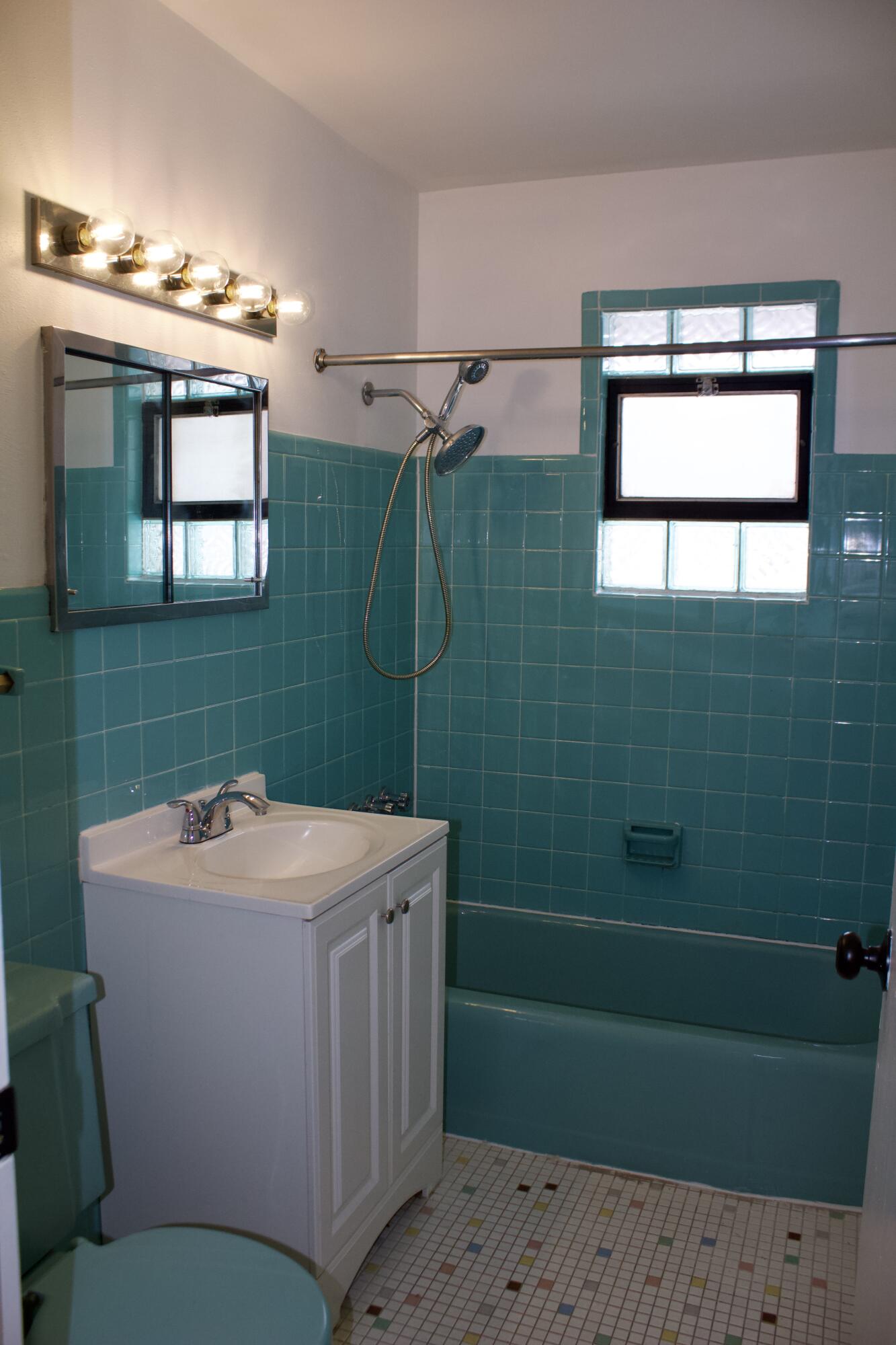 Milwaukee, Wisconsin 53225, United States, 2 Bedrooms Bedrooms, ,1 BathroomBathrooms,Residential,Active,3614