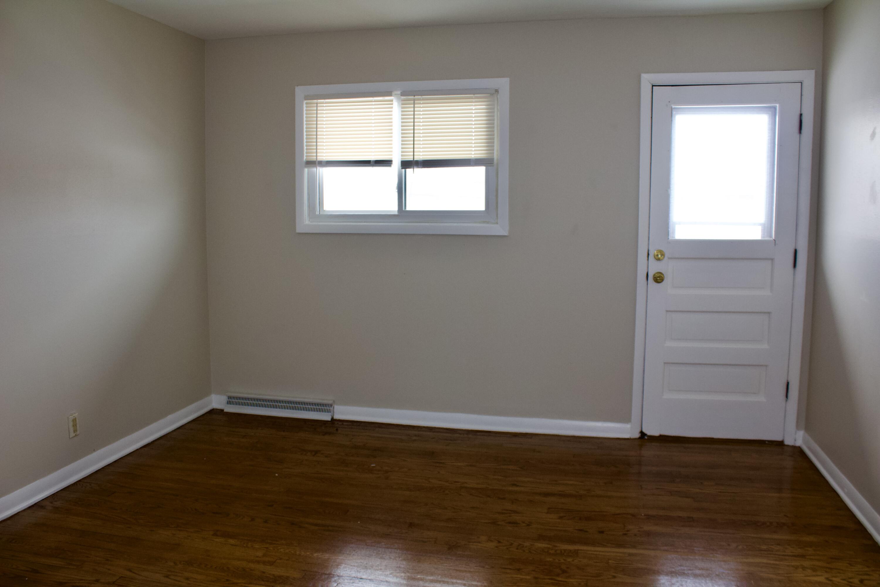 Milwaukee, Wisconsin 53225, United States, 2 Bedrooms Bedrooms, ,1 BathroomBathrooms,Residential,Active,3614