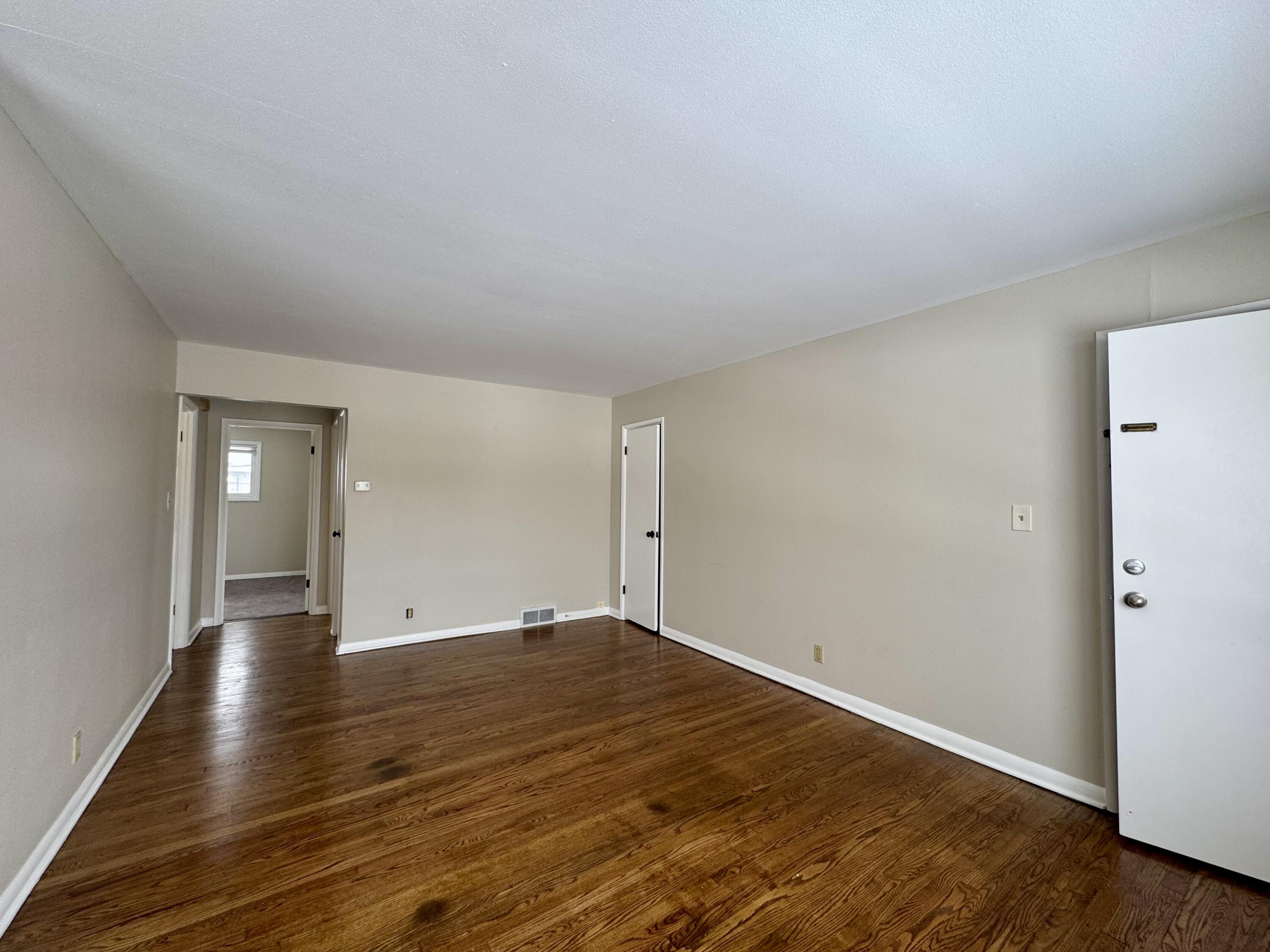 Milwaukee, Wisconsin 53225, United States, 2 Bedrooms Bedrooms, ,1 BathroomBathrooms,Residential,Active,3614