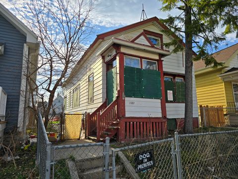 Photo of 1537 S 9th St, Milwaukee, WI 53204 (MLS # 1958031)