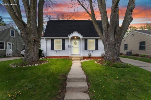 Photo of 608 Pennsylvania Ave, West Bend, WI 53095 (MLS # 1960110)