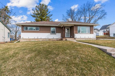 Photo of 128 Roosevelt St, Valders, WI 54245 (MLS # 1955812)