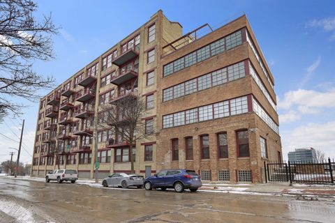 Photo of 215 W Maple St, Milwaukee, WI 53204 (MLS # 1949041)