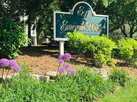 Photo of 18740 Emerald Cir, Brookfield, WI 53045 (MLS # 1922086)