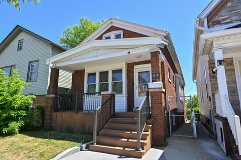 Photo of 1818 S 6th St, Milwaukee, WI 53204 (MLS # 1967114)
