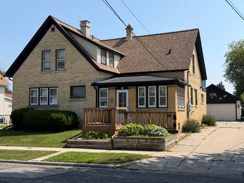 Photo of 1321 S 16th St, Manitowoc, WI 54220 (MLS # 1975478)