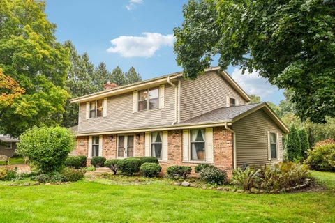 Photo of 21875 Clearfield Rd, Brookfield, WI 53045 (MLS # 1983069)