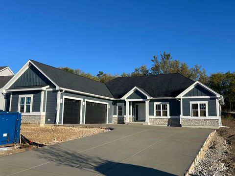 N55W25282 Crescent Hill Dr, Sussex, WI 53089 - #: 1938309