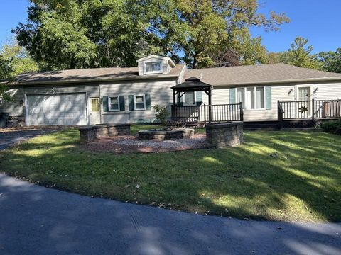 Photo of N3125 Tamarack Rd, Geneva, WI 53147 (MLS # 1958200)