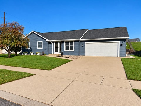 Photo of 603 Pioneer Dr, Holmen, WI 54636 (MLS # 1985441)