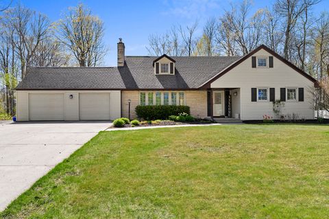 Photo of 1140 Tanglewood Rd, Manitowoc, WI 54220 (MLS # 1962841)