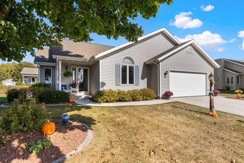 Photo of 1510 Blue Heron Dr, Two Rivers, WI 54241 (MLS # 1939796)