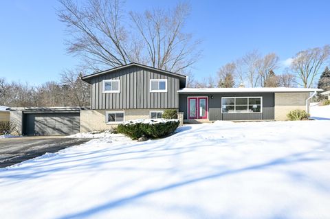 Photo of 5135 S Menard Dr, New Berlin, WI 53151 (MLS # 1948158)