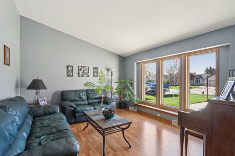Photo of 500 E Quail Run, Oak Creek, WI 53154 (MLS # 1918030)