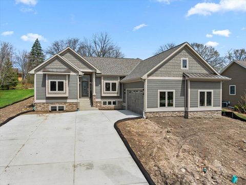 Photo of 1508 Highlandview Dr, West Bend, WI 53095 (MLS # 1959017)