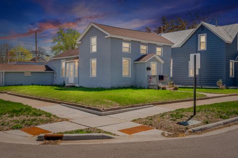Photo of 2303 13th St S, La Crosse, WI 54601 (MLS # 1963059)