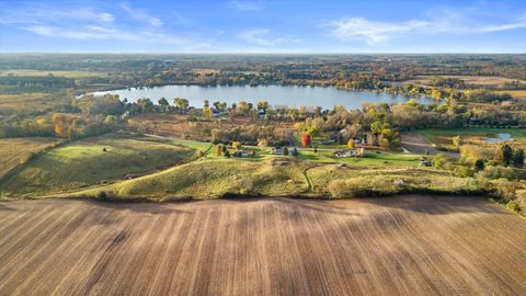 Photo of 7542 W Waterford Rd, Hartford, WI 53027 (MLS # 1962777)