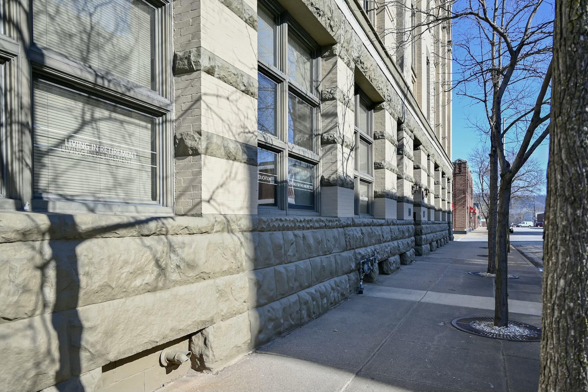 157 3rd St W