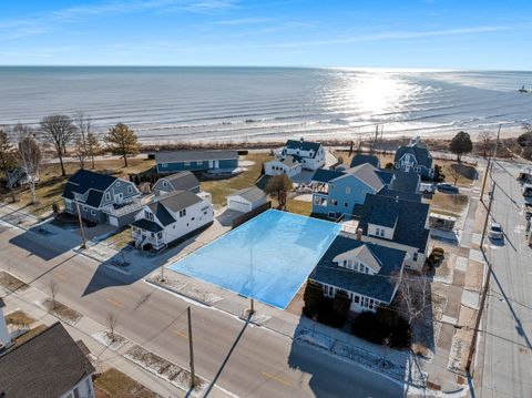 Photo of 911 17th St, Two Rivers, WI 54241 (MLS # 1958720)