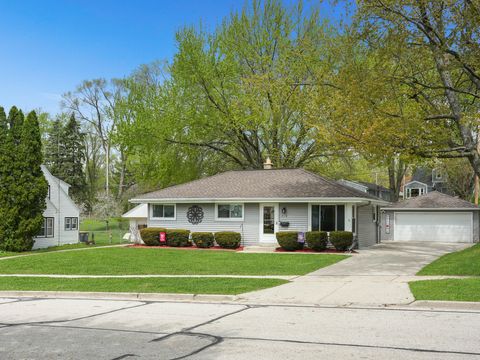 Photo of 318 Dodie Dr, Waukesha, WI 53189 (MLS # 1958449)