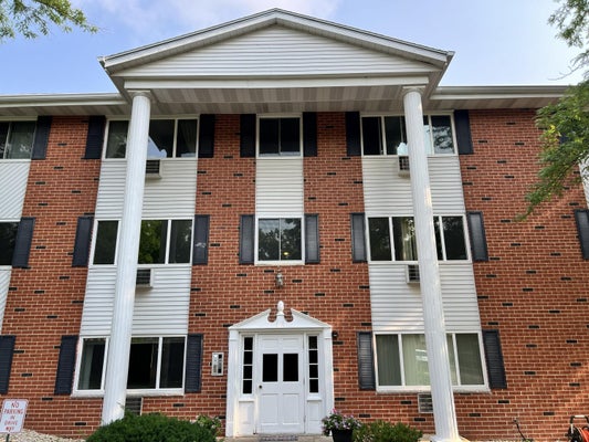 255 ELMWOOD AVE, LAKE GENEVA, WI 53147 - Image 39e2db7d543b961b2c99ff7a3386a313/2756130348