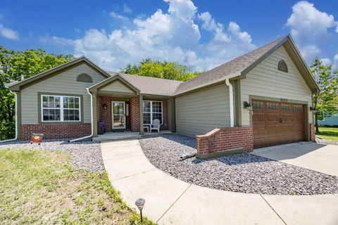 Photo of W195S8654 Plum Creek Blvd, Muskego, WI 53150 (MLS # 1964634)