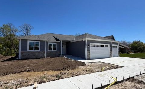 Photo of 11624 28th Ave, Pleasant Prairie, WI 53158 (MLS # 1962717)
