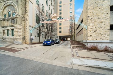 Photo of 270 E Highland Ave, Milwaukee, WI 53202 (MLS # 1955289)