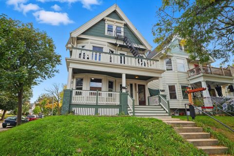 Photo of 633 E Burleigh St, Milwaukee, WI 53212 (MLS # 1939589)