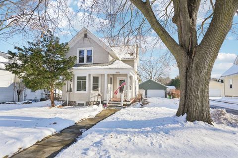 Photo of 602 N Main St, Hartford, WI 53027 (MLS # 1945528)