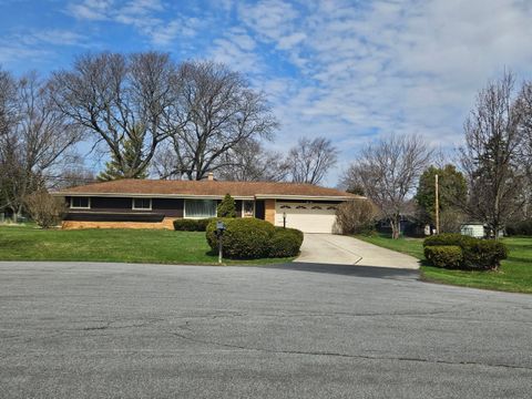 Photo of 12860 Hobbs Ct, Brookfield, WI 53005 (MLS # 1958540)