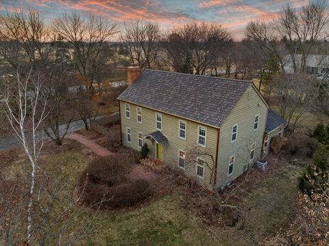 Photo of 2650 W Sunnydale Ln, Mequon, WI 53092 (MLS # 1950586)