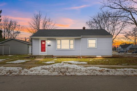 Photo of 494 Bruce St, Fond Du Lac, WI 54935 (MLS # 1945833)