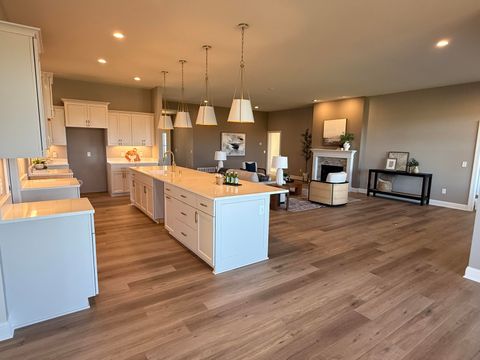 1748 N River Cir, River Hills, WI 53217 - #: 1891902