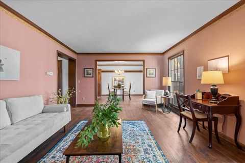 Photo of 1012 W Cedar Ridge Ct, Mequon, WI 53092 (MLS # 1936073)