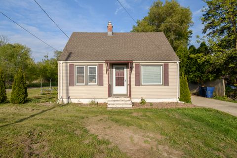 Photo of 8646 S Chicago Rd, Oak Creek, WI 53154 (MLS # 1919805)