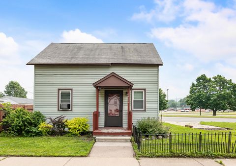 Photo of 1432 Loomis St, La Crosse, WI 54603 (MLS # 1959859)