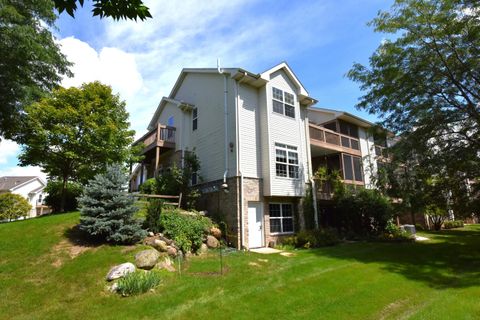 Photo of 9233 S 51st St, Franklin, WI 53132 (MLS # 1932188)